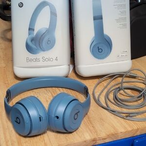 Beats Solo 4 Wireless Headphones - Blue